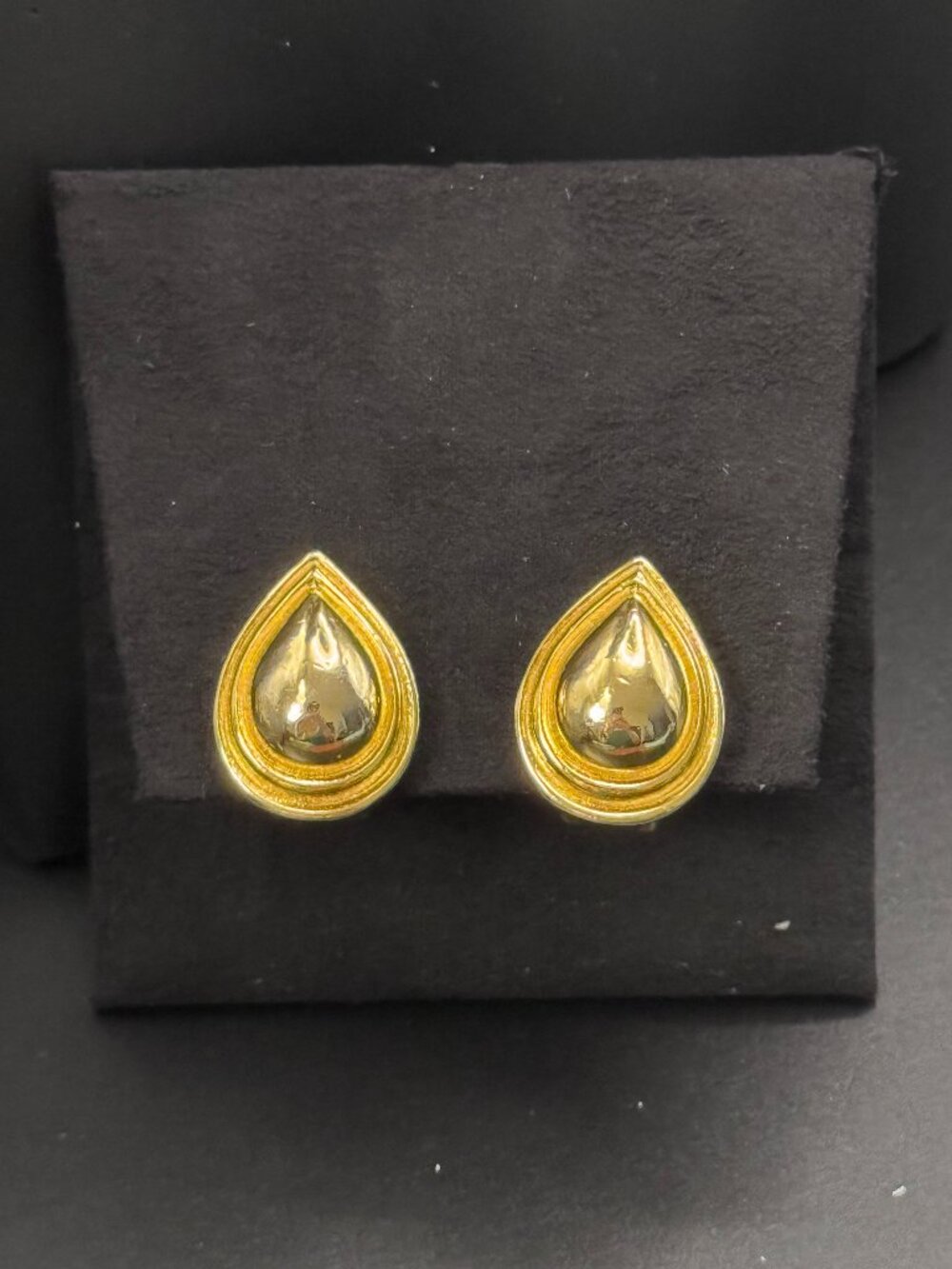 Christian Dior Vintage Gold clip-on earrings